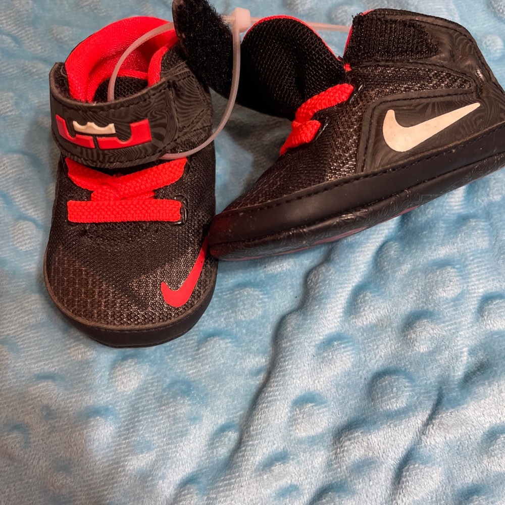 Like new Nike crib shoes